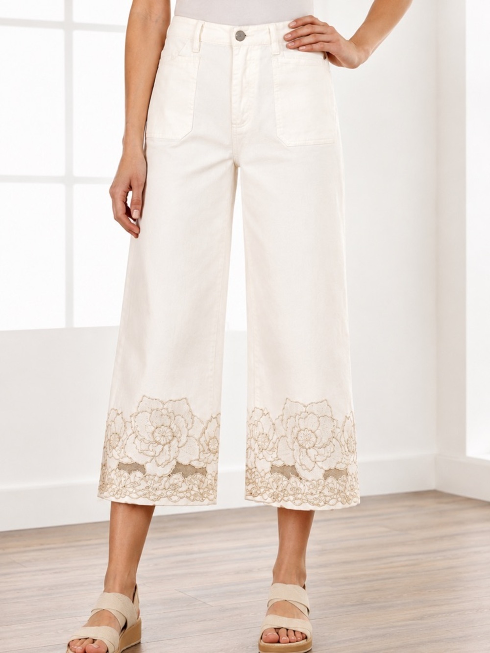 Soft Surroundings White Crop Wide Leg Jeans Floral Embroidered Hem Womens 8